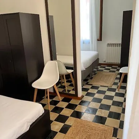 Appartement 100 Mt To Station Venezia,free Parking,shuttle Airport Gorizia Mestre
