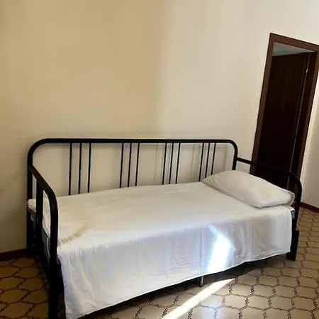100 Mt To Station Venezia,free Parking,shuttle Airport Gorizia Appartement